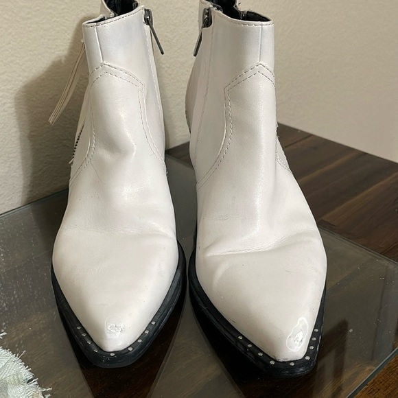Circus by Sam Edelman White Whistler Ankle Booties Sz 8 Studded Pointy western - Picture 1 of 16